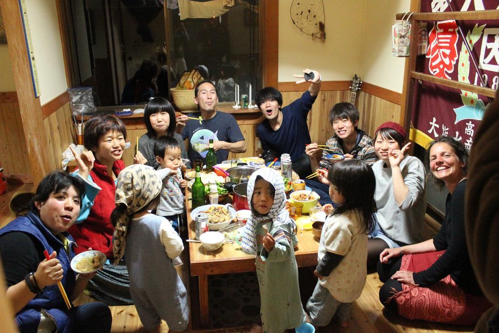 Katsuo Guest House Kōchi Buitenkant foto
